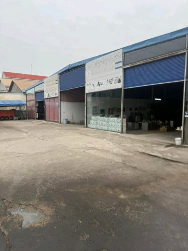 Wearhouse shop for rent