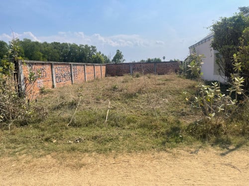 ដីលក់ជាប់នឹងវិទ្យាល័យអូកុង ជិតរម្យមរណីភ្នំបាសិទ្ធ