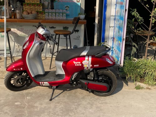 ម៉ូតូអគ្គិសនីមួយទឹកជិះបានមួយអាទិត្យលក់ឡៃឡុង