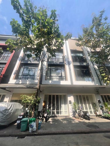 ផ្ទះអាជីវកម្មសម្រាប់លក់ នៅបុរីប៉េងហួតបឹងស្នោរ គម្រោងអេកូសាន់រ៉ាយ