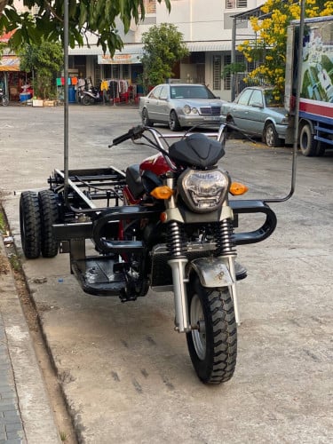 កង់បីនៅស្អាត់