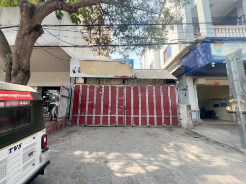 ផ្ទះ​​​អាជីវកម្មសម្រាប់ជួលនៅទំពុន