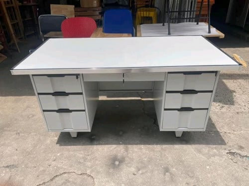 តុដែកបុគ្គលឹក