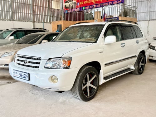 ឡានលក់ឆ្នាំ02 Limited បើកដំបូល ម៉ាញ៉េJBL full option ពេញ ប៉ុង1 ពណ៌ស