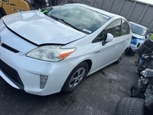 សាងឡានមុនបើកទូរតម្លៃធូរ 2013 Toyota Prius 3 Code 664205