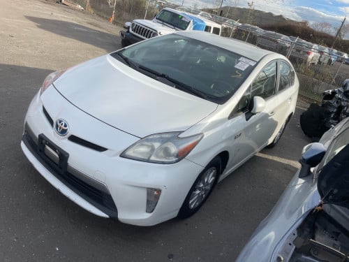 ឡានកក់មុនបើកទូរតម្លៃពិសេស​ 2013 Toyota Prius Plug-In Code 037565