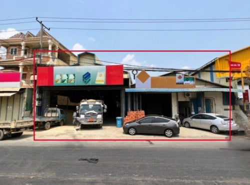 ឃ្លាំងមានទីតាំងនៅទល់មុខបុរី លីមឈាងហោ ចំការដូង​ ដែលស្ថិតនៅលើផ្លូលចំការដូង (217)