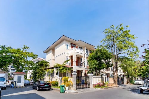 𝐅𝐨𝐫 𝐑𝐞𝐧𝐭: 4 Bedroom Corner Villa For Rent - Chroy Changvar