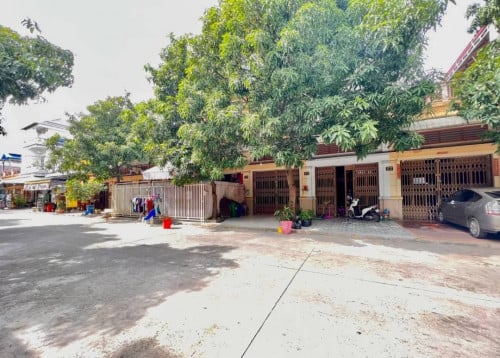 ផ្ទះល្វែង E0 សំរាប់លក់ នៅក្នុងបុរី ពិភពថ្មី ចំការដូង1