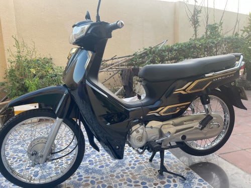 លក់ម៉ូតូ Honda Dream 024 មានកាតគ្រី តម្លៃ 1900$