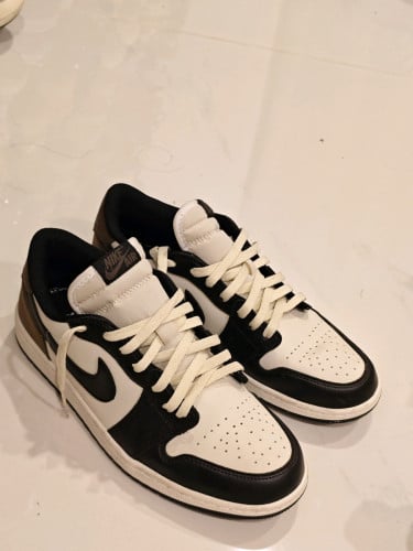 ស្បែកជើង Jordan 1 Mocha Low