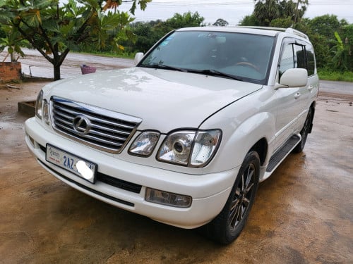 លក់Lexus lX 470 ឆ្នាំ04 ពណ៌ស ហ្វូលពេញ