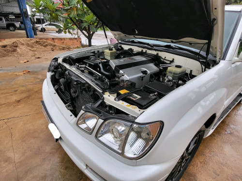 លក់Lexus lX 470 ឆ្នាំ04 ពណ៌ស ហ្វូលពេញ