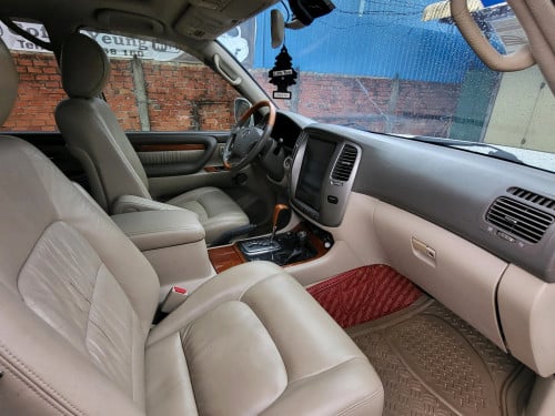 លក់Lexus lX 470 ឆ្នាំ04 ពណ៌ស ហ្វូលពេញ