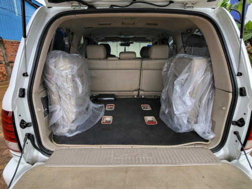 លក់Lexus lX 470 ឆ្នាំ04 ពណ៌ស ហ្វូលពេញ