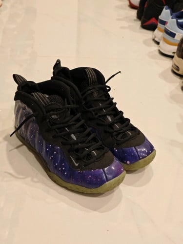 ស្បែកជើង Nike Galaxy Foamposite - Size 44
