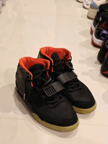 ស្បែកជើង Nike Yeezy Size 44