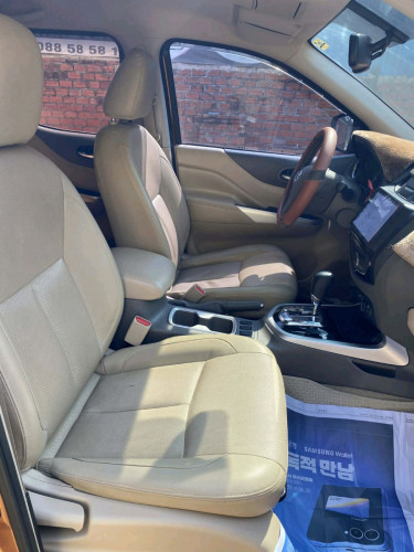 លក់Nissan Navara 2019 ប៉ុង2 ឡានខ្លាញ់គោ