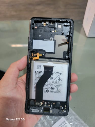 លក់​អេក្រង់​ Oled ជាប់តួ S21 ultra