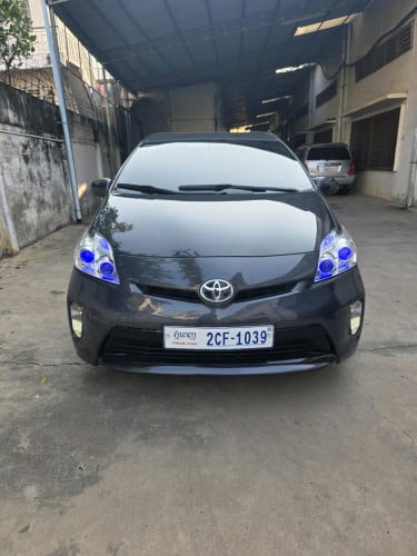 លក់ឡានមួយ Prius2013
