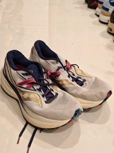 ស្បែកជើង Saucony Size 44-45
