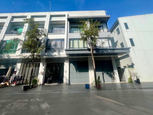 ផ្ទះ shop house លក់បន្ទាន់នៅបុរី ជីបម៉ុង 50m