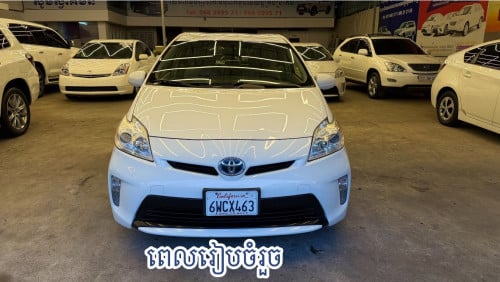 🚘2012 Prius option 3 ក្នុងលឿង (មេឡាន )