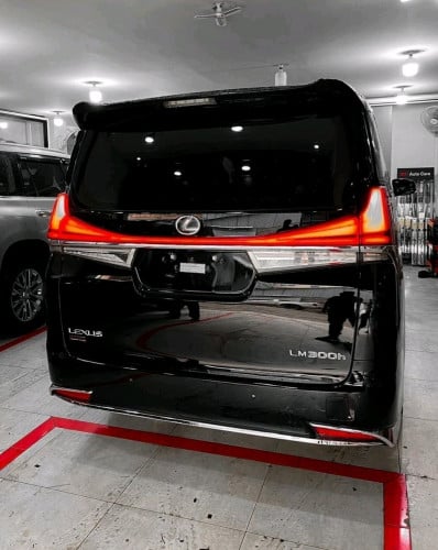 2022 l LM 7 Seats l Hybrid V4