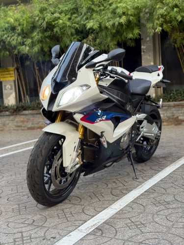 BMWក្រដាសពន្ធ