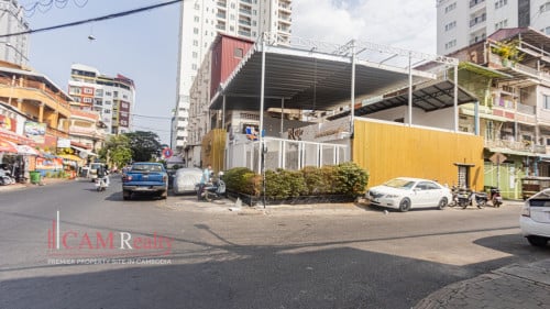 Corner Shop For Rent in Boeng Prolit