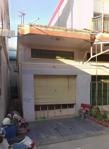 Flat House in Pochengtong