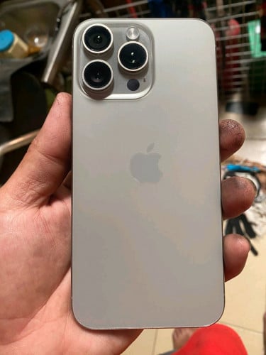 iPhone 15pro max 256G  ZP ប្រើស៊ីម សានុំណែន ផ្លុំអត់ចេញខ្យល់ ស្អាត98% អត់ជាប់ មានស្កេន លក់ 750$