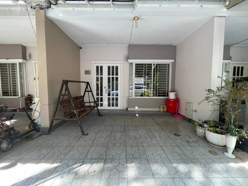 Link House LA for Sale in Borey Peng Huoth Boeung Snor (In front Garden)