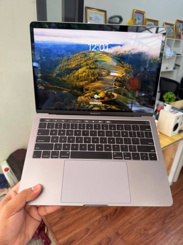 MacBook Pro 2019 i7