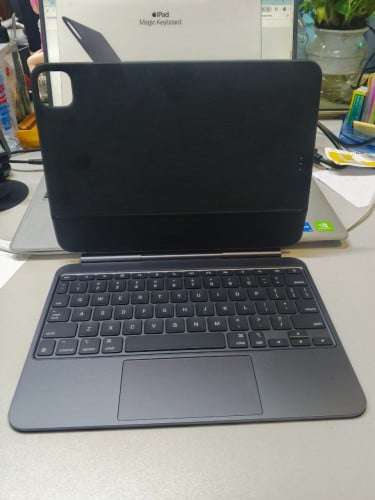 Magic Keyboard 99% នៅថ្មីមិនទាន់បានប្រើ មានប្រអប់