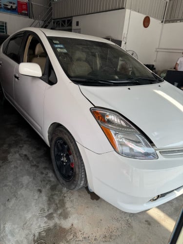 Prius 2005 half full ឡានស្អាតម៉ាញ៉ែតMC