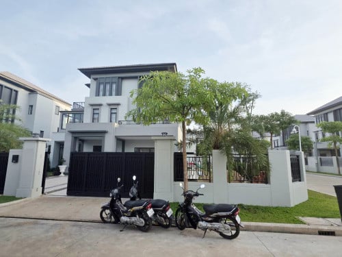 Queen Villa for Rent in Borey Chip Mong Grand Sen Sok