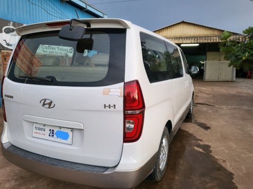 Sale Hyundai H12020 Full Option ក្នុងលឿងដំបូលបើកពីរតង់