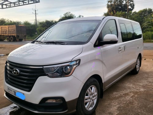 Sale Hyundai H12020 Full Option ក្នុងលឿងដំបូលបើកពីរតង់