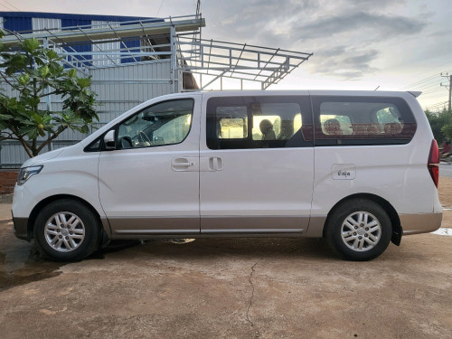 Sale Hyundai H12020 Full Option ក្នុងលឿងដំបូលបើកពីរតង់