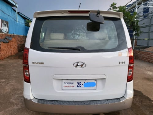 Sale Hyundai H12020 Full Option ក្នុងលឿងដំបូលបើកពីរតង់