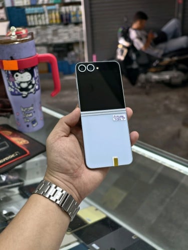 Samsung Galaxy Z Flip 6 512G ក្រុមហ៊ុន ស្អាត98.99% សំនុំហ្សីនណែន ត