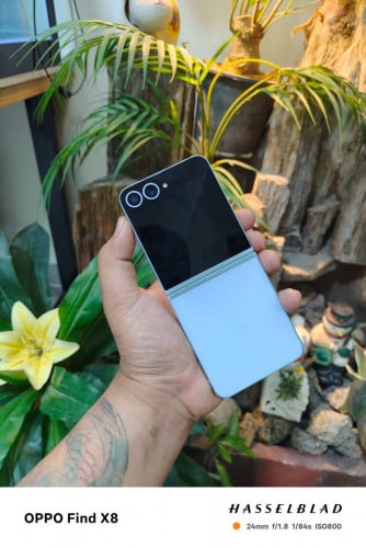 Samsung galaxy Z flip 6/ram12/256G/(ក្រុមហ៊ុនសុីម2)