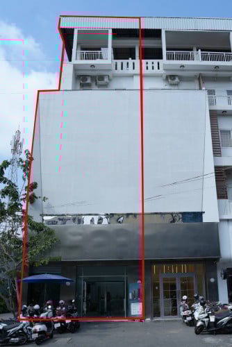 Shop house in the very prime area