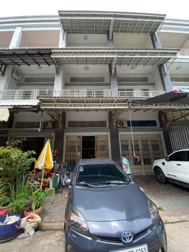 Shophouse for Sale in Borey New World Prey Sar II