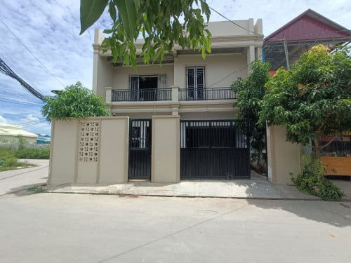 Spacious House For Urgent Sale near Prek Chrey Market