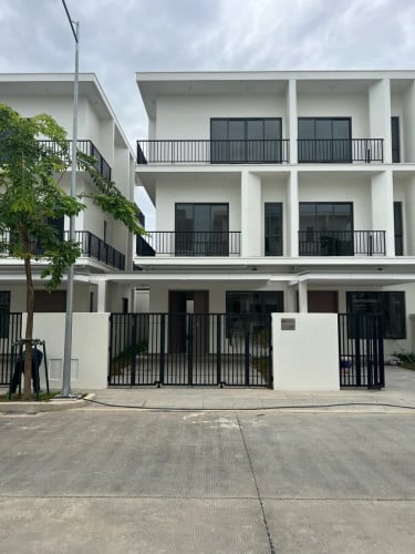 Spacious Link Villa for Sale near AEON Mall 3