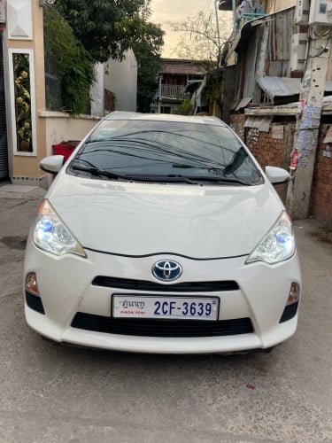 TOYOTA PRIUS C 2012 ផ្លាកលេខ