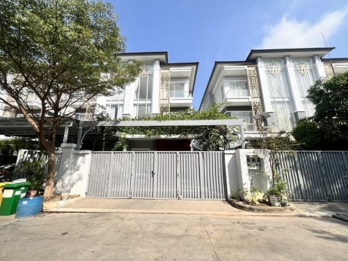 Twin villa for rent at Borey Varina Sen Sok