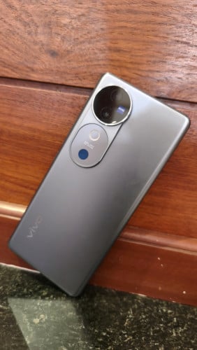 Vivo v40 5G លក់ប្រញាប់លុយ